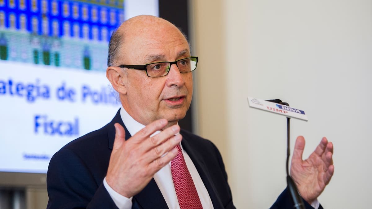 La Agencia Tributaria pide al juez que amplíe el 'Caso Montoro' al detectar pagos por 35,5 millones de euros en cinco años