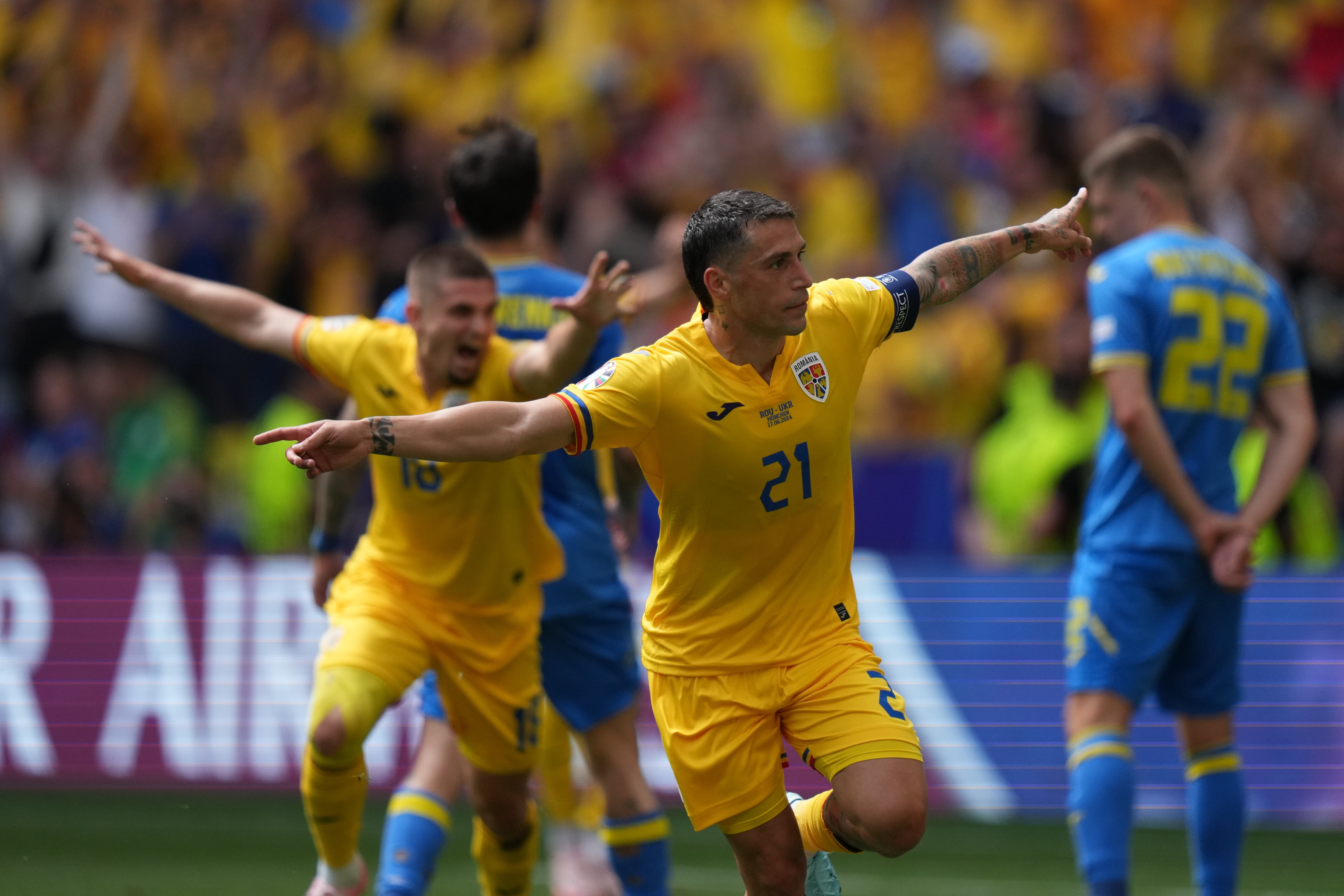 Nicolae Stanciu celebra su gol a Ucrania