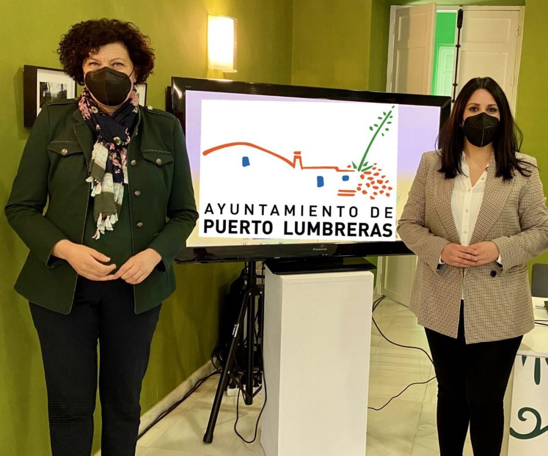 Alcaldesa de Puerto Lumbreras, María Ángeles Túnez y la concejala de Hacienda, Raquel Rodríguez