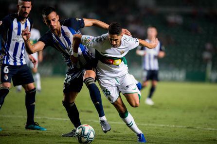 El Elche se llevó la victoria en el partido de ida