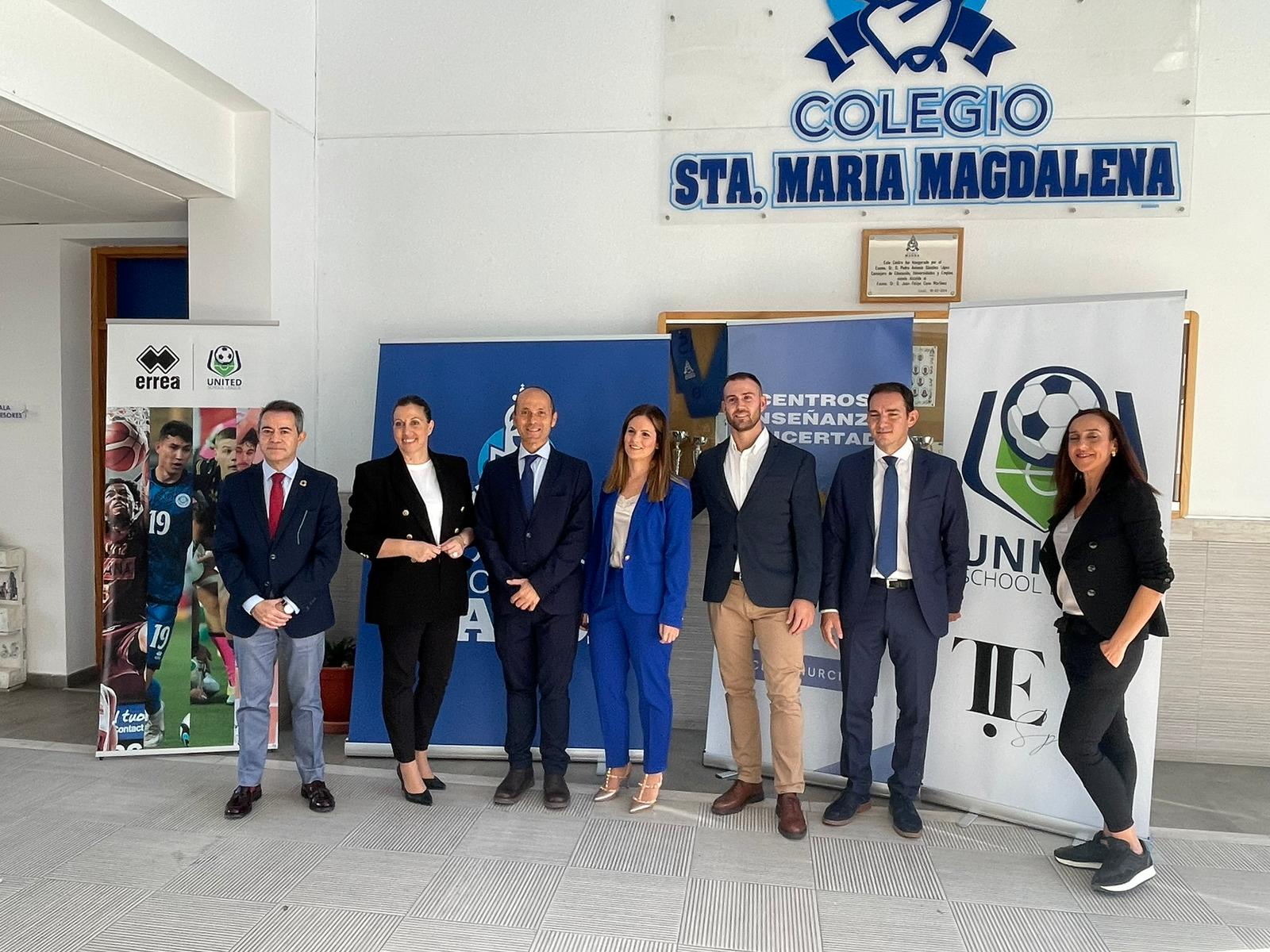 (De izquierda a derecha) Joaquín Hernández- alcalde de Lorquí-, Sonia Almela -alcaldesa de Ceutí-, Jerónimo Martínez -director general de centros educativos-, Marta Ruiz -directora Colegio Sta. María Magdalena-, José María García -presidente USL- y Pablo Niñirola -presidente CECE-