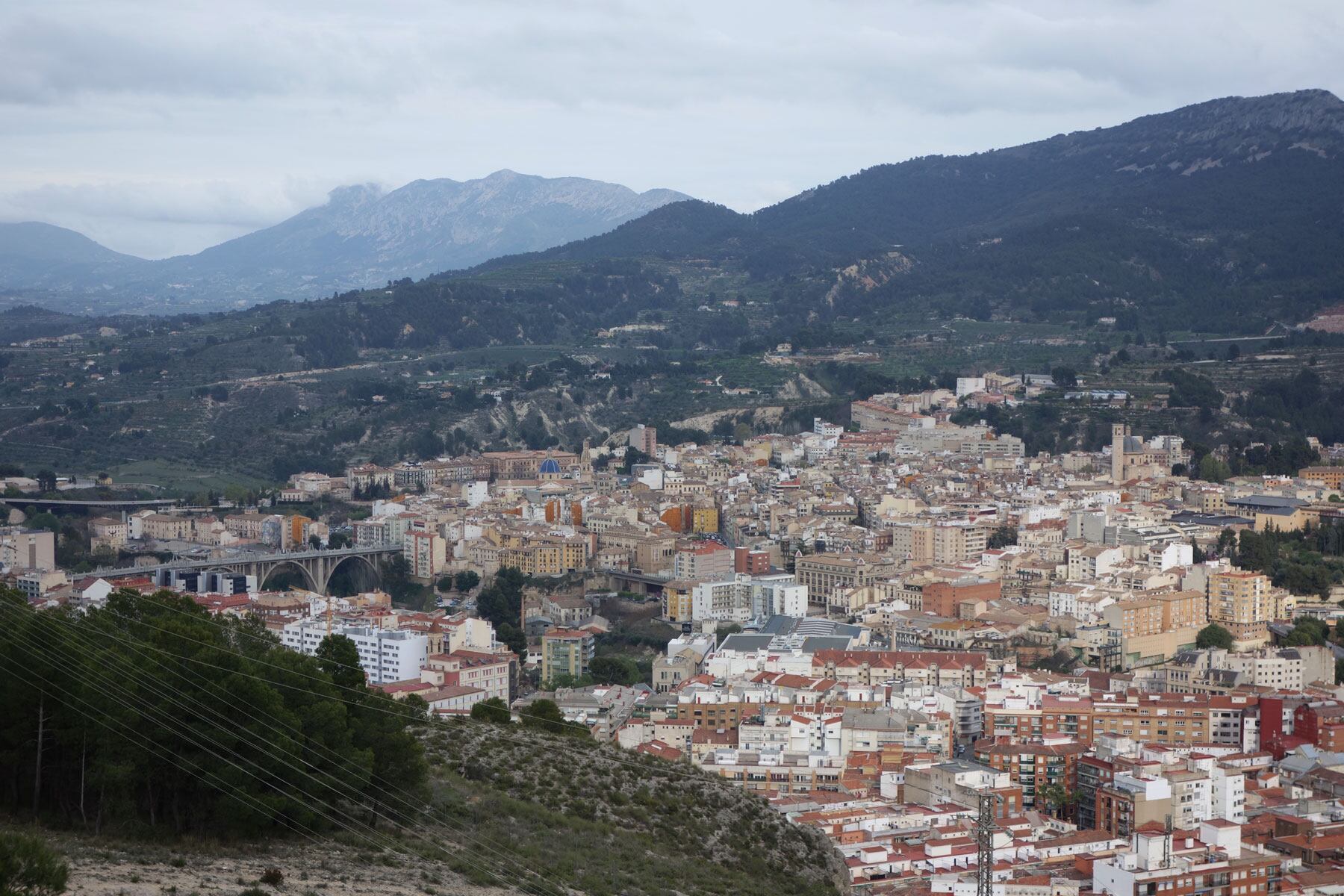 Vista de la ciudad desde uno de los parajes naturales próximos