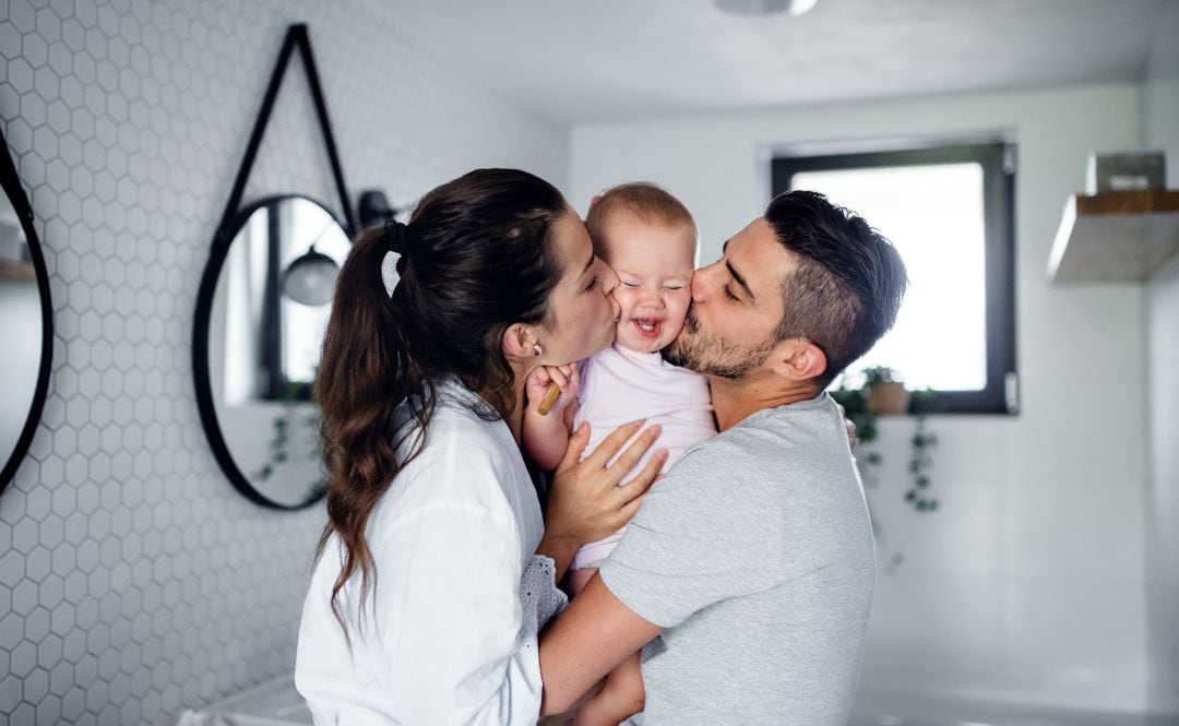 Los cerebros de los padres cambia por la experiencia de la maternidad y la paternidad. 