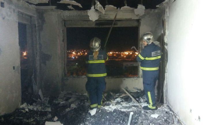 Imagen del incendio de una vivienda en Jerez