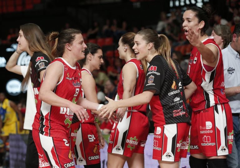 Las jugadoras del Durán Maquinaria Ensino celebrando el ascenso a la Liga Día