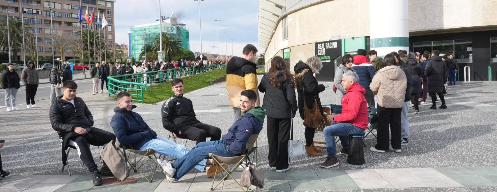 Colas en El Sadinero para comprar las entradas Oviedo-Racing