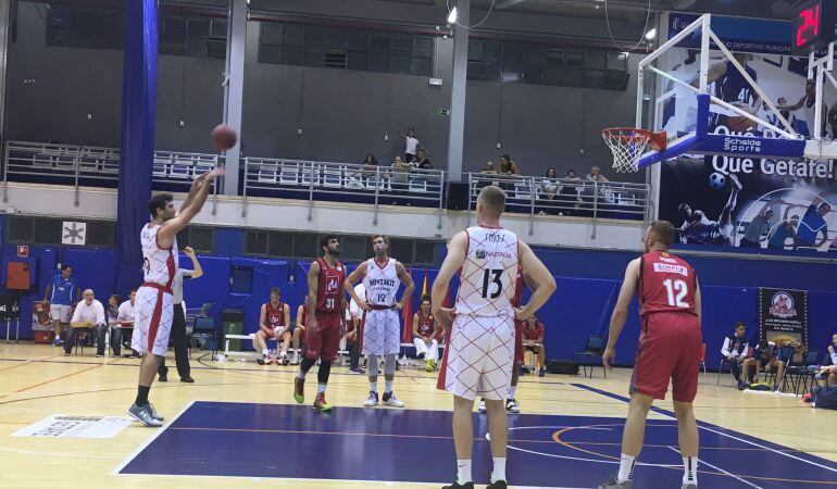 Blagota Sekulic en uno de los 15 tiros libres que lanzó en el partido ante CAI Zaragoza, de los que solo anotó ocho