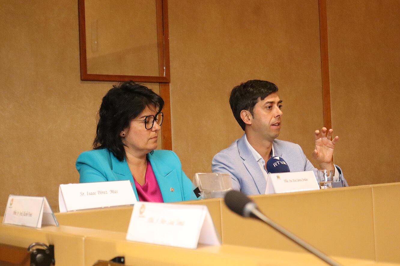 La cònsol major de la Massana, Eva Sansa, i el cònsol major d&#039;Andorra la Vella, Sergi González, durant la roda de premsa posterior a la reunió de cònsols.