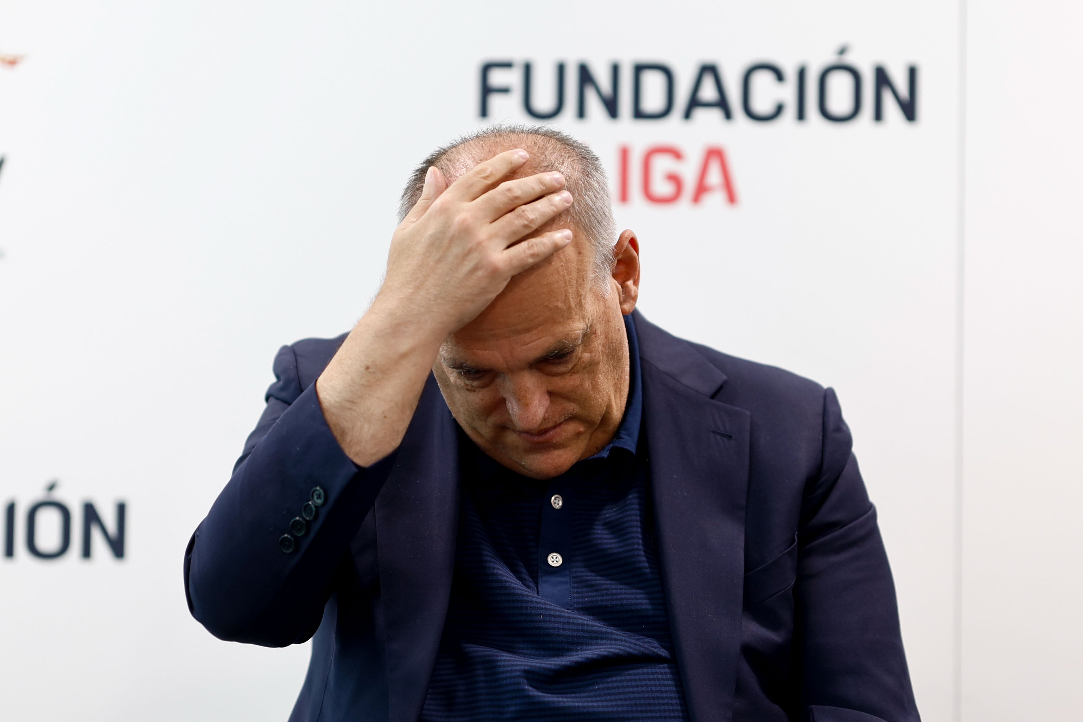 -FOTODELDÍA- GRAF8420. MADRID, 11/09/2023.- El presidente de la Liga española de fútbol (LaLiga), Javier Tebas, asiste al acto de presentación de la firma del acuerdo entre LaLiga y la Federación Española de Asociaciones de Futbolistas Veteranos (FEAFV) para impulsar el proyecto Talleres de reminiscencia basados en el fútbol, este lunes en Madrid. EFE/ Rodrigo Jiménez
