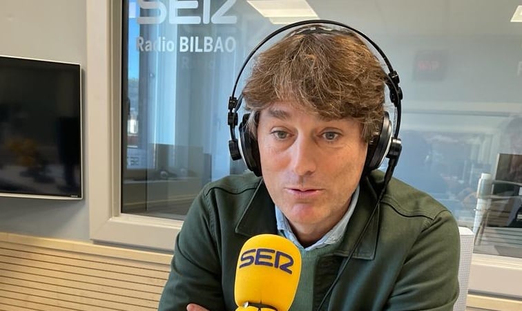 Julen Guerrero, en los estudios de la Cadena SER en Bilbao