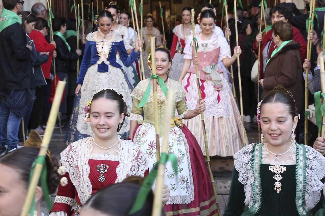 Romeria de les canyes durante las fiestas de la Magdalena