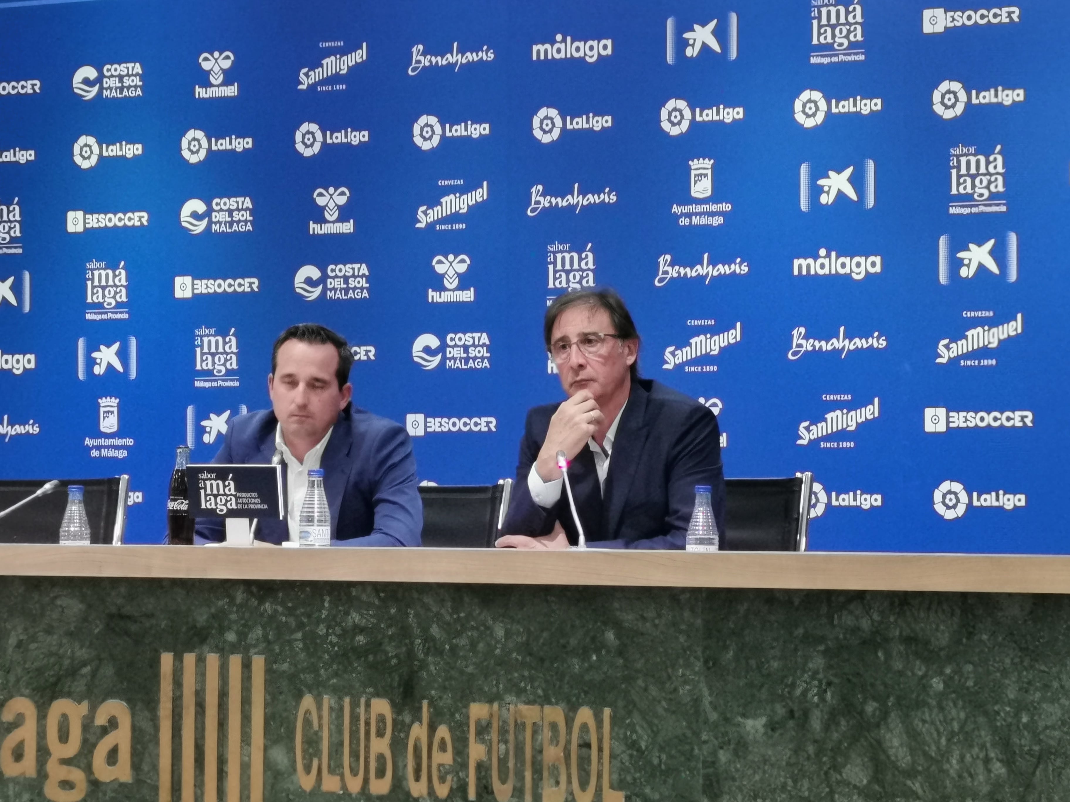 Loren, junto a Kike Pérez, en la sala de prensa de La Rosaleda