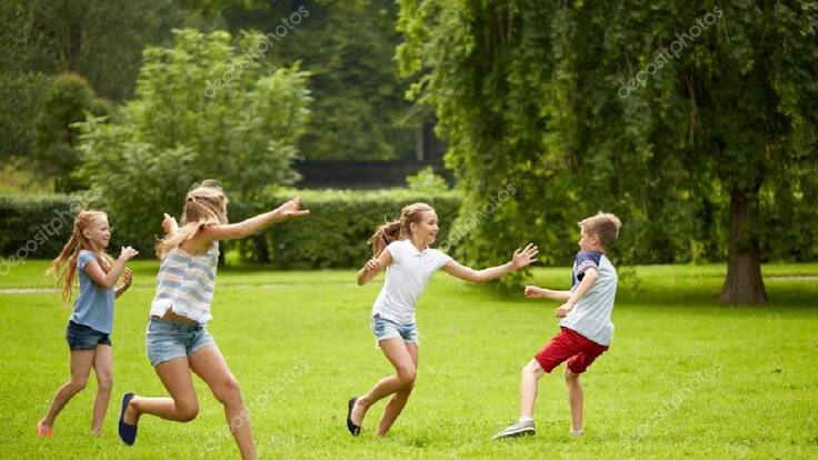 Junior: "La aldeanita del clavel rojo"