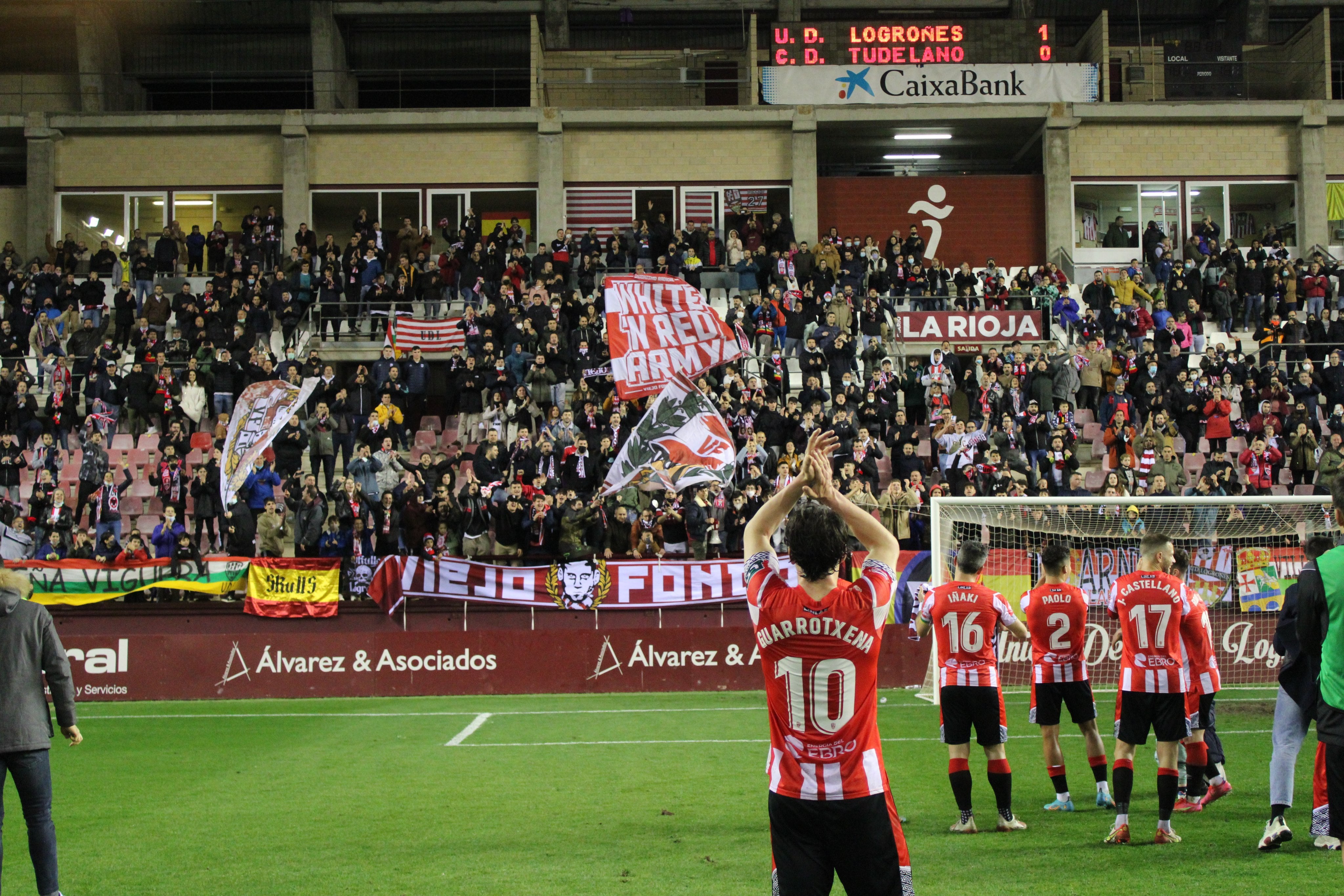Guarrotxena celebra el triunfo del pasado viernes ante el Tudelano. / UDL