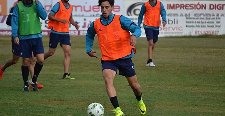 Los jugadores del Real Jaén durante un entrenamiento en La Victoria.