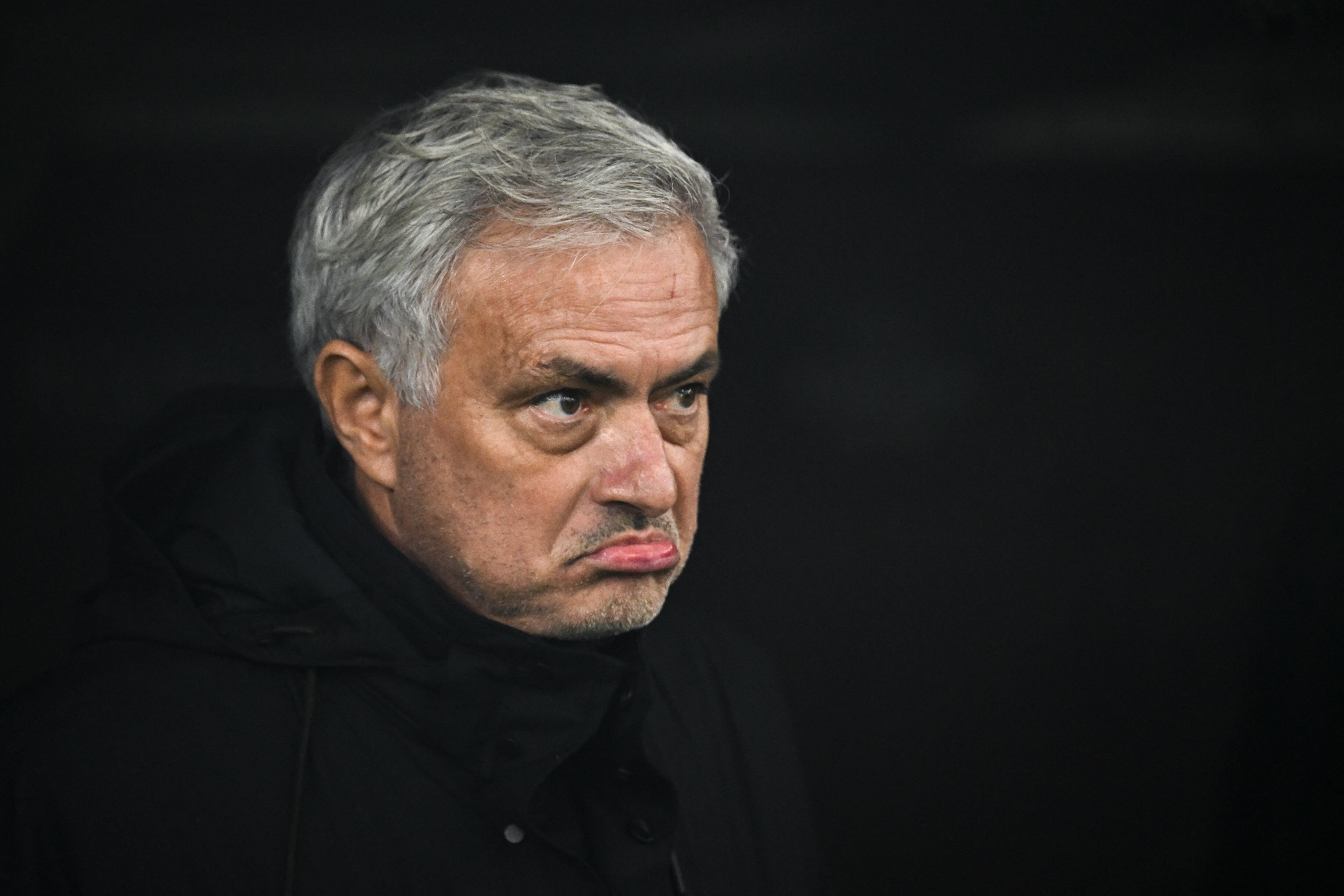 José Mourinho durante el partido de Europa League entre el Servette y la Roma en el Stade de Genève (Photo by FABRICE COFFRINI/AFP via Getty Images)