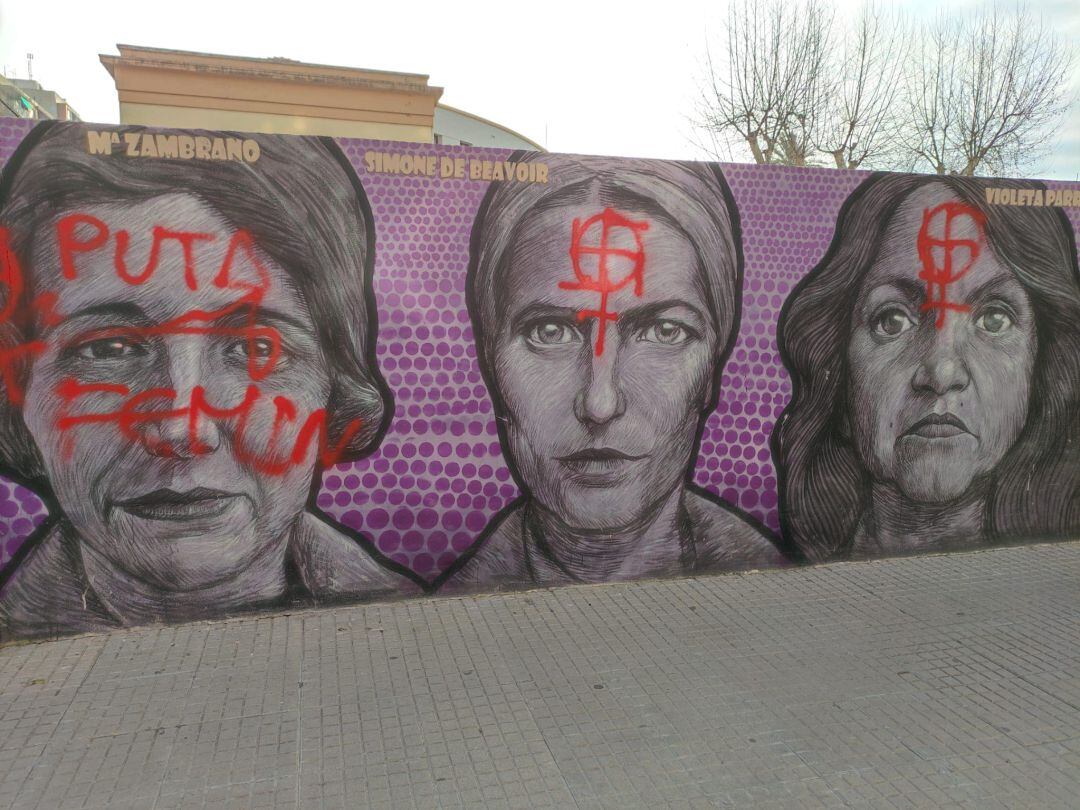 Pintadas en el Mural de les Dones de Gandia 