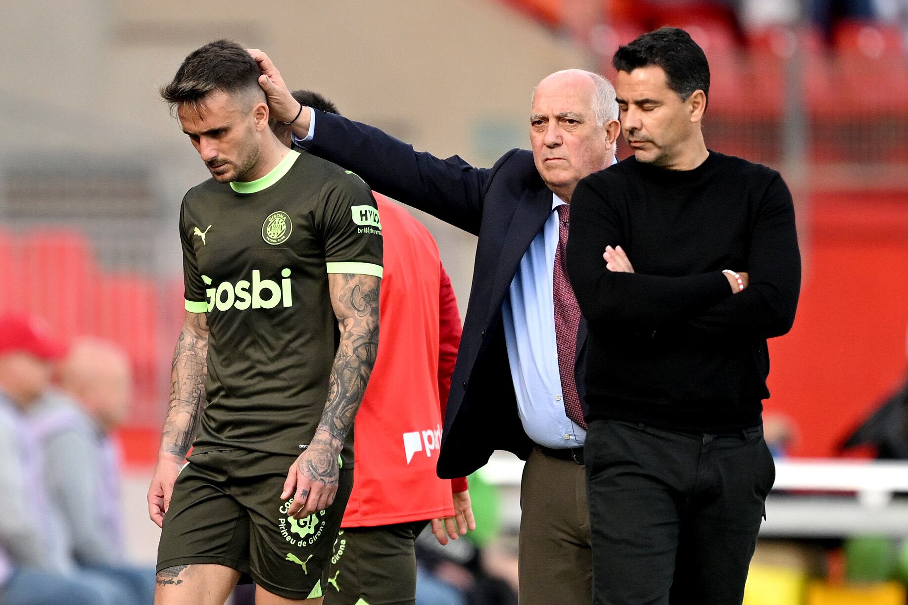 Michel y Aleix García, tras la tarjeta roja recibida por el jugador catalán en el partido ante el Almería
