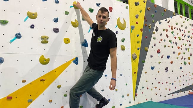 Miguel Moreno, monitos de la escuela de escalada del club Estilo Alpino de Cuenca.