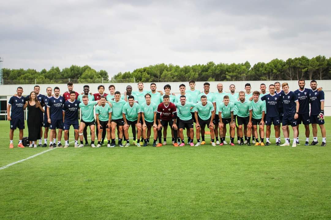 La plantilla de la SD Huesca ha realizado su primer entrenamiento