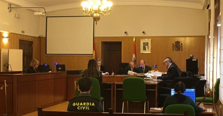 Imagen de la acusada declarando en la primera jornada del juicio