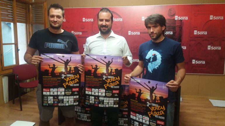 Presentación del III Torneo de Voley Plaza Río Duero, que se celebra del 1 al 7 de agosto.