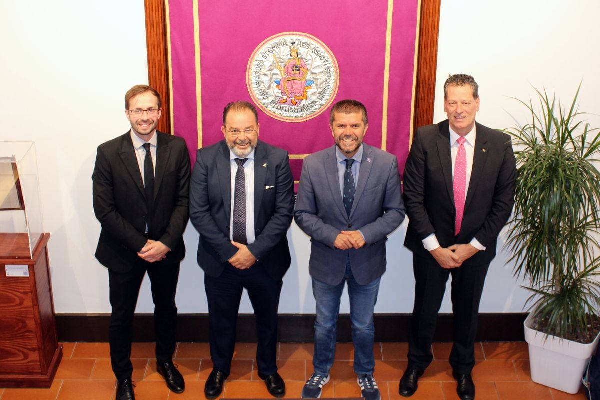 La Asociación de Asesores Fiscales de Canarias con el Rector de la Universidad de La Laguna.