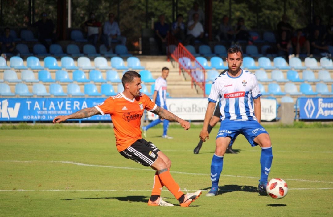 Vitolo tras dar un pase ante el Talavera