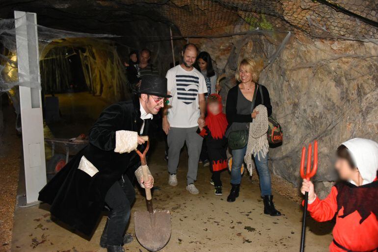 Imagen del año 2015 del túnel del Castillo convertido en &quot;pasaje del terror&quot; para celebrar la fiesta de Halloween.