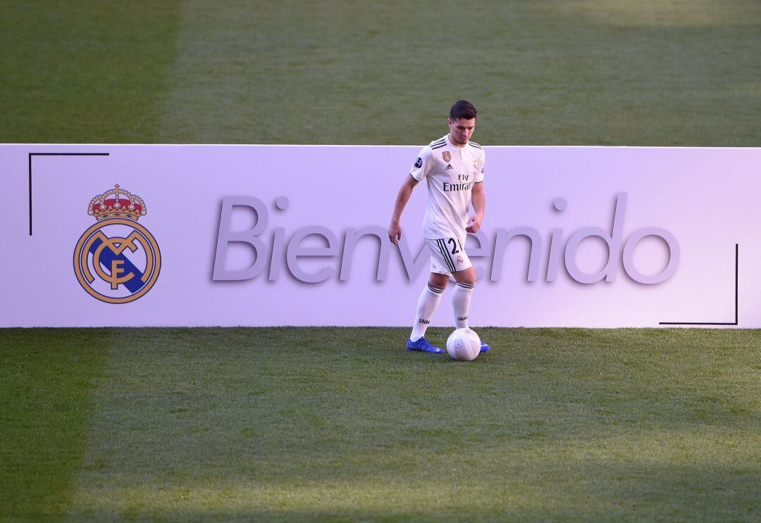 Brahim Díaz, en su presentación como jugador del Real Madrid.