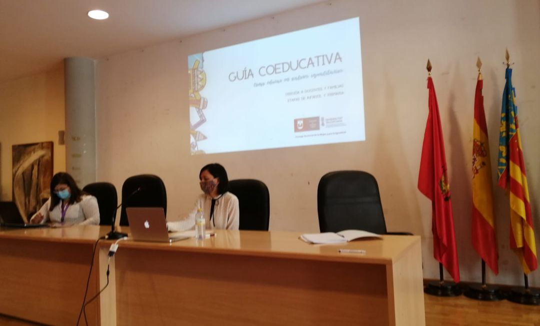 Reunión para presentar el proyecto de guía coeducativa en Elda