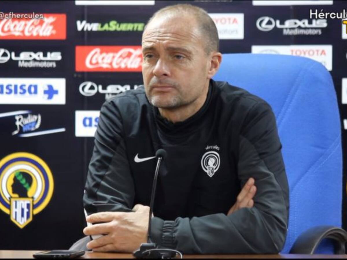 Vicente Mir podría variar el sistema de juego en el Rico Pérez