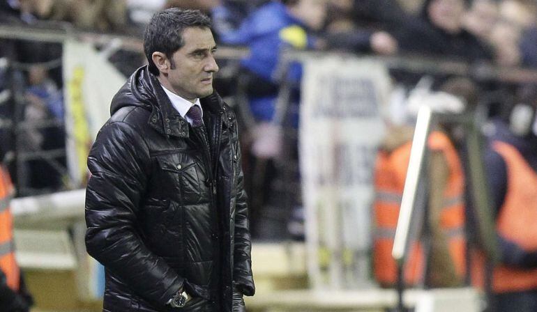 GRA276. Villarreal (Castellón), 17/01/2015.- El entrenador del Ath. de Bilbao, Ernesto Valverde, durante el encuentro correspondiente a la jornada diecinueve de primera división, que han disputado esta noche frente al Villarreal en el estadio Madrigal. EFE / Domenech Castelló.