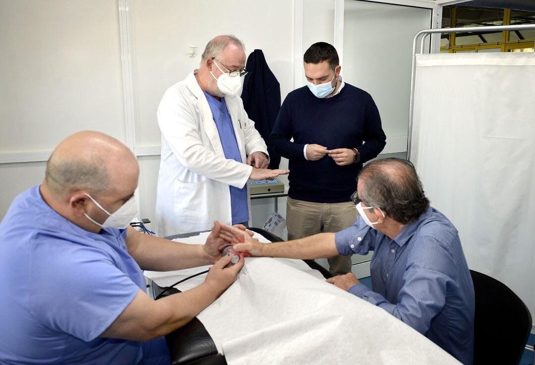Jesús Alba durante se visita al CEMEDE 