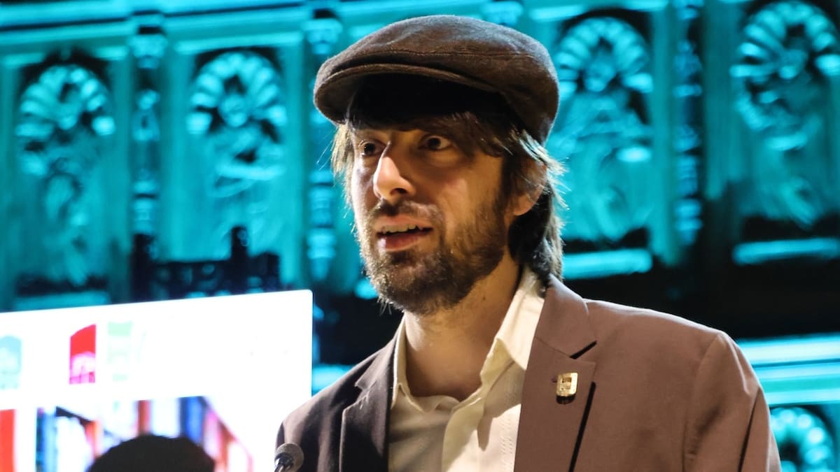 David Uclés gana el Premio Nadal 2026 con la novela 'La ciudad de las luces muertas'