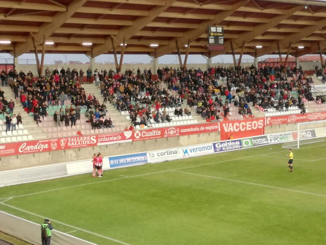 Los jugadores del Zamora CF celebran el gol de la victoria