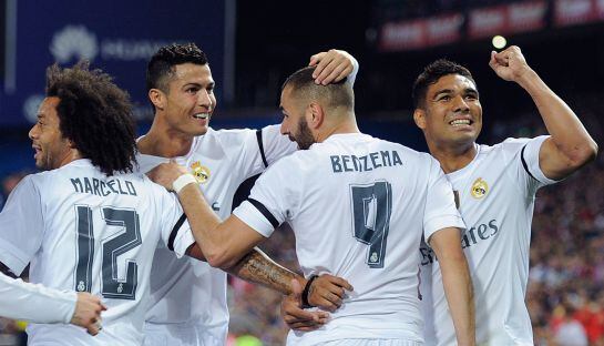 Benzema celebra su gol en el Calderón