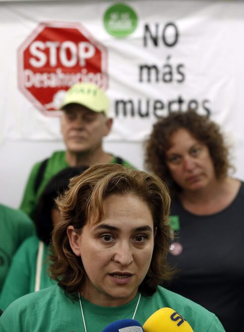 Ada Colau, portavoz de la Plataforma de Afectados por la Hipoteca (PAH), atiende a la prensa tras la asamblea en la que participan más de 60 plataformas de toda España para valorar la situación y debatir las líneas de acción conjunta en el futuro.