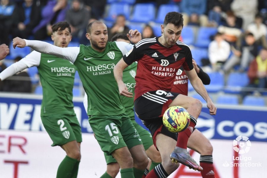 Partido de Liga jugado entre la SD Huesca y el CD Mirandés