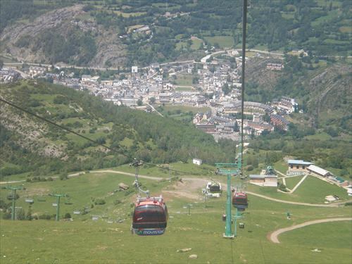 Vista de Panticosa desde la estación de esquí en verano