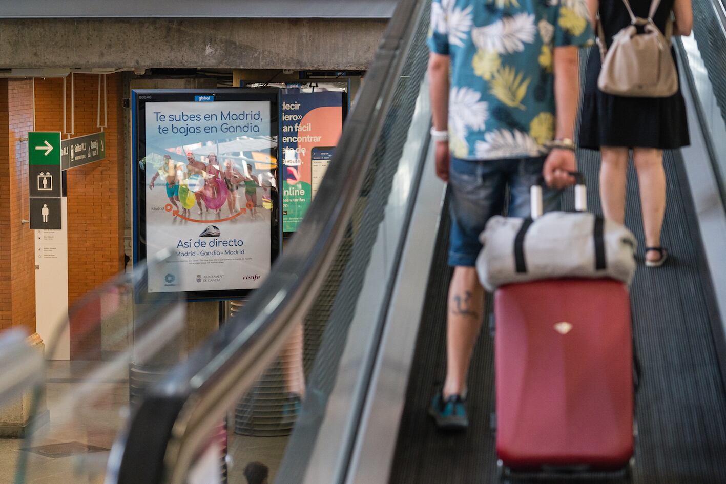 Imagen de la campaña promocional de Gandia en al estación de Atocha de Madrid