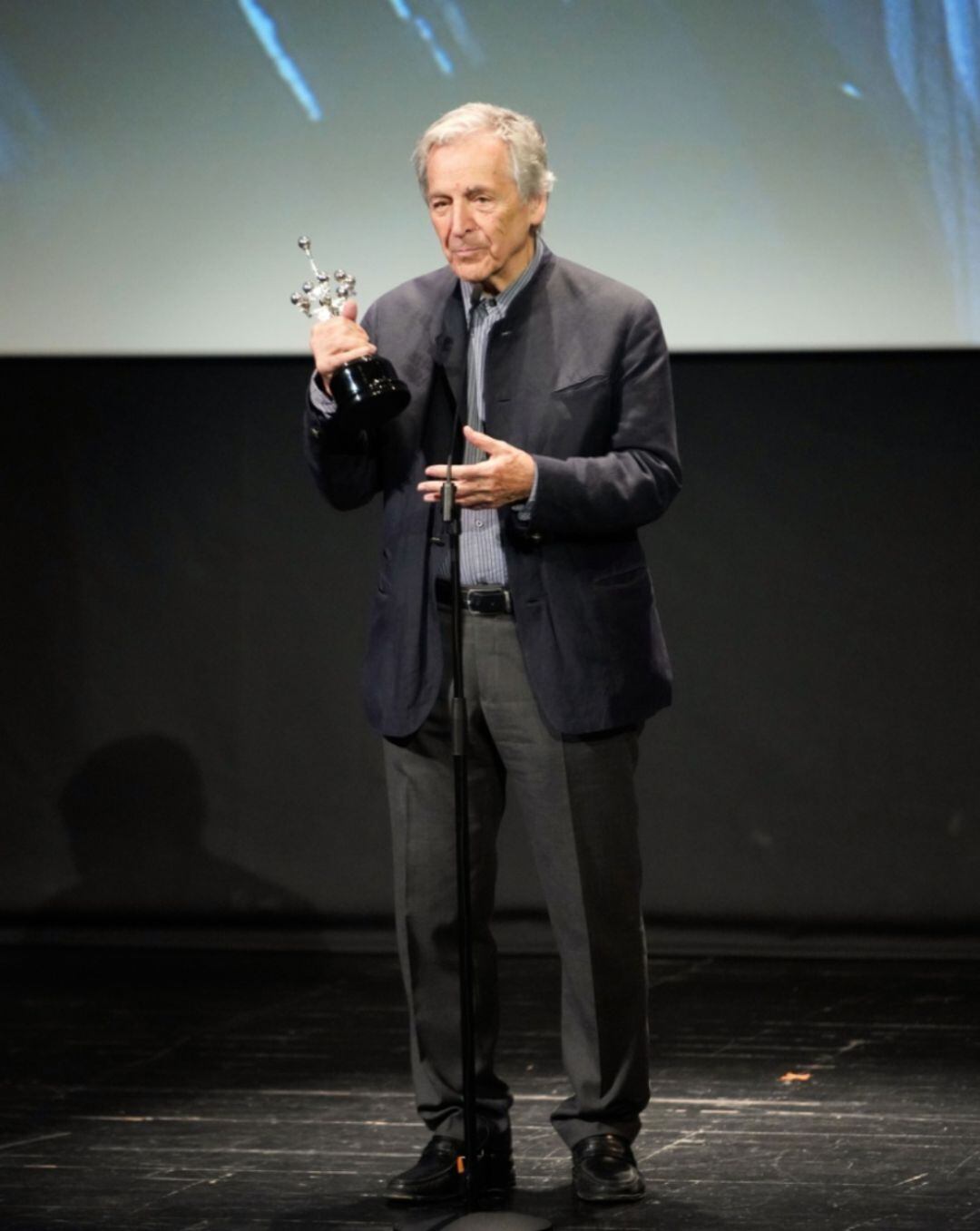 Costa Gavras, recoge el Premio Donostia en el Victoria Eugenia