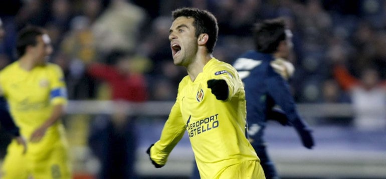 El delantero italiano del Villarreal, Giuseppe Rossi celebra la consecución del primer gol de su equipo frente al Dinamo de Zagreb