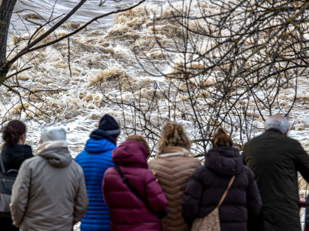 El pico máximo de la crecida del Ebro en Logroño ha alcanzado esta madrugada los 768 metros cúbicos por segundo y una altura de 3,5 metros