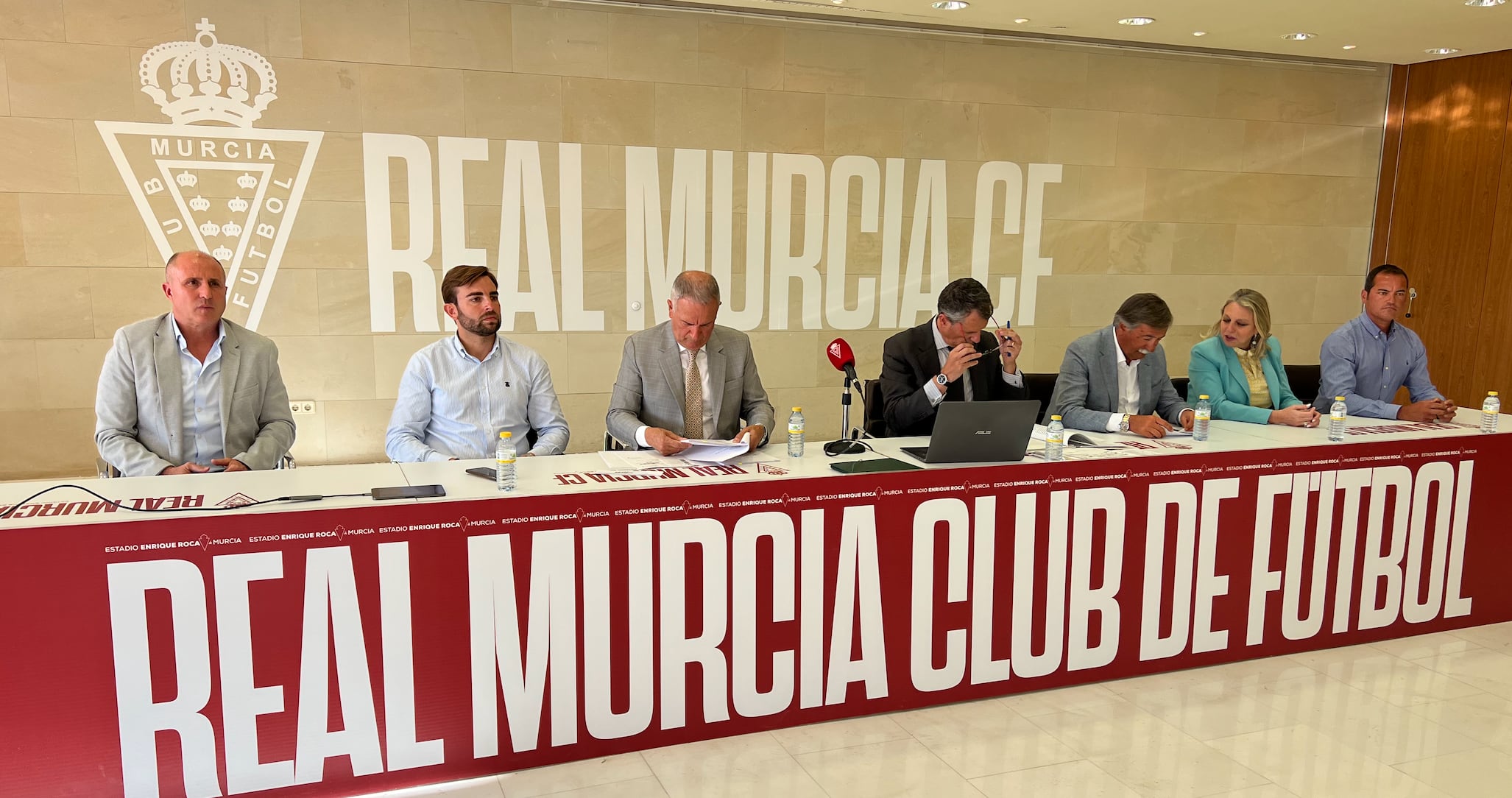 Imagen del Consejo de Administración del Real Murcia presidido por Felipe Moreno