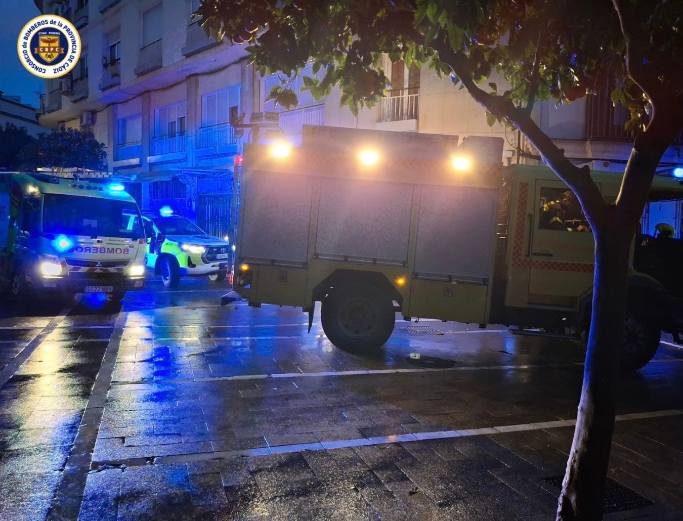 Actuación Bomberos de Jerez en la Iglesia de San Miguel