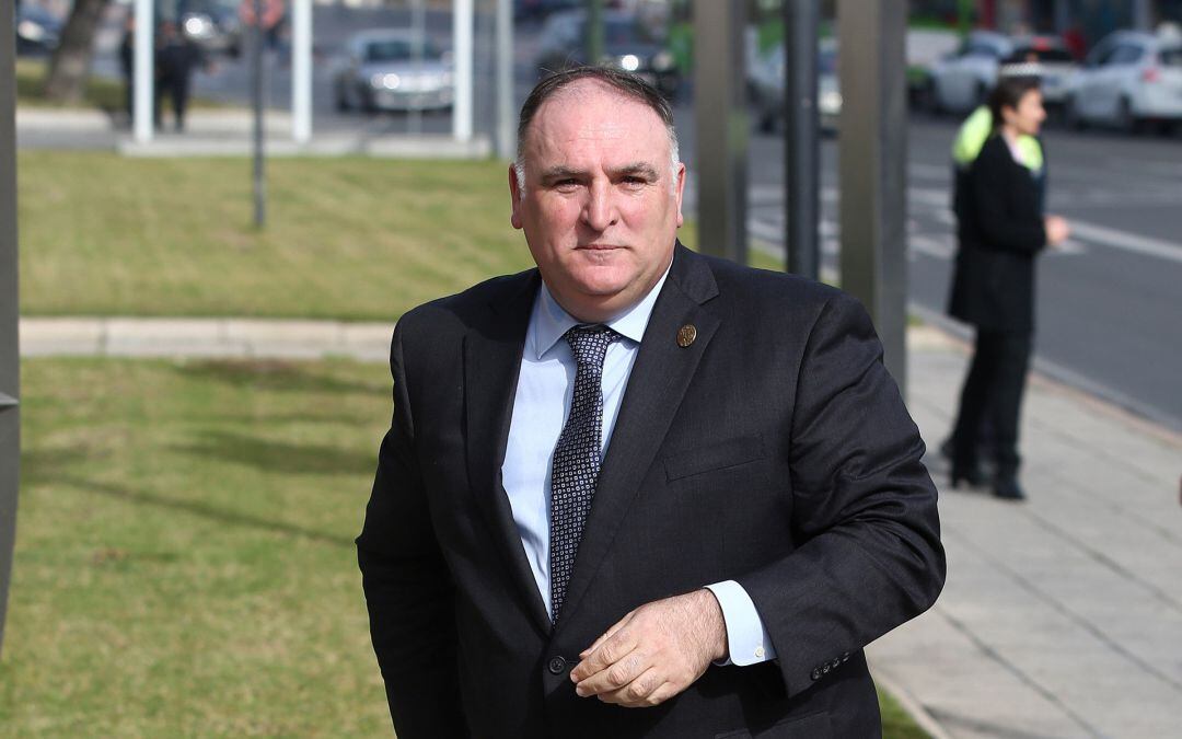 Jose Andrés, antes de la ceremonia de entrega de las Medallas de Oro de Bellas Artes, en Córdoba. 