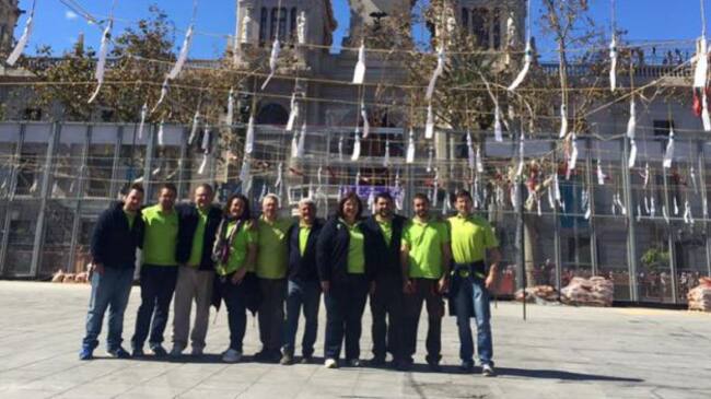 Equipo de Pirotecnia Martí antes de disparar la mascletá de Fallas 2017