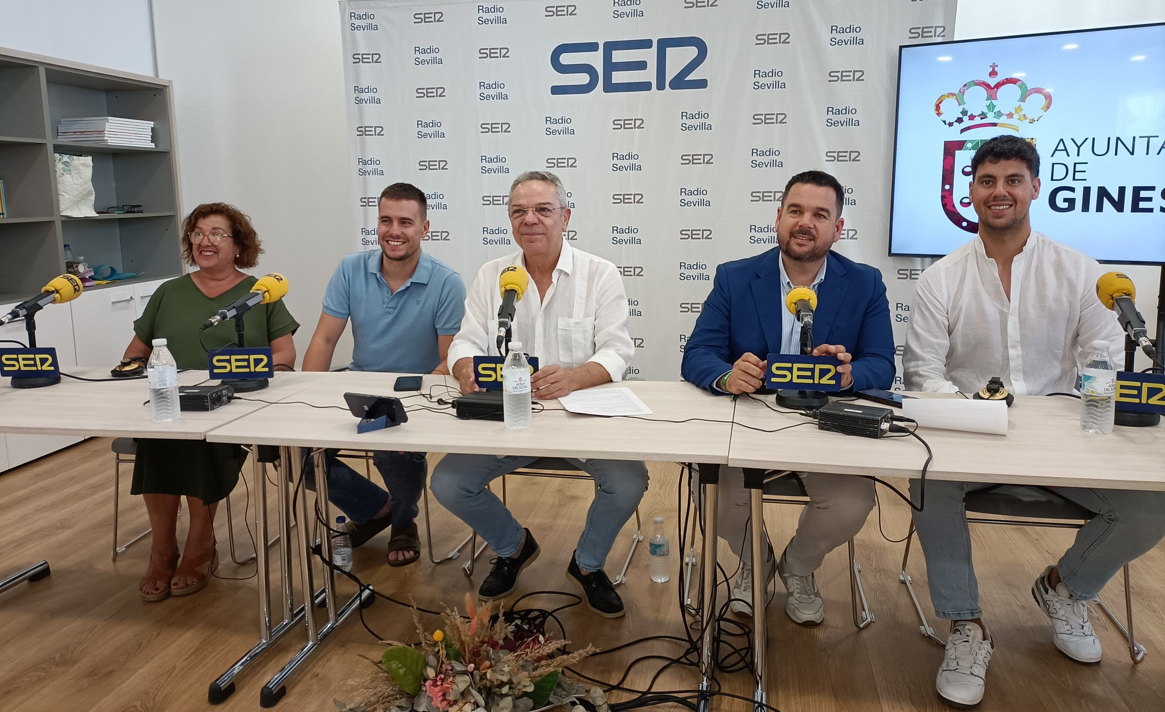 Invitados al programa Hoy por Hoy Sevilla en Gines por la inauguración de la estatua de &#039;El Mani&#039;