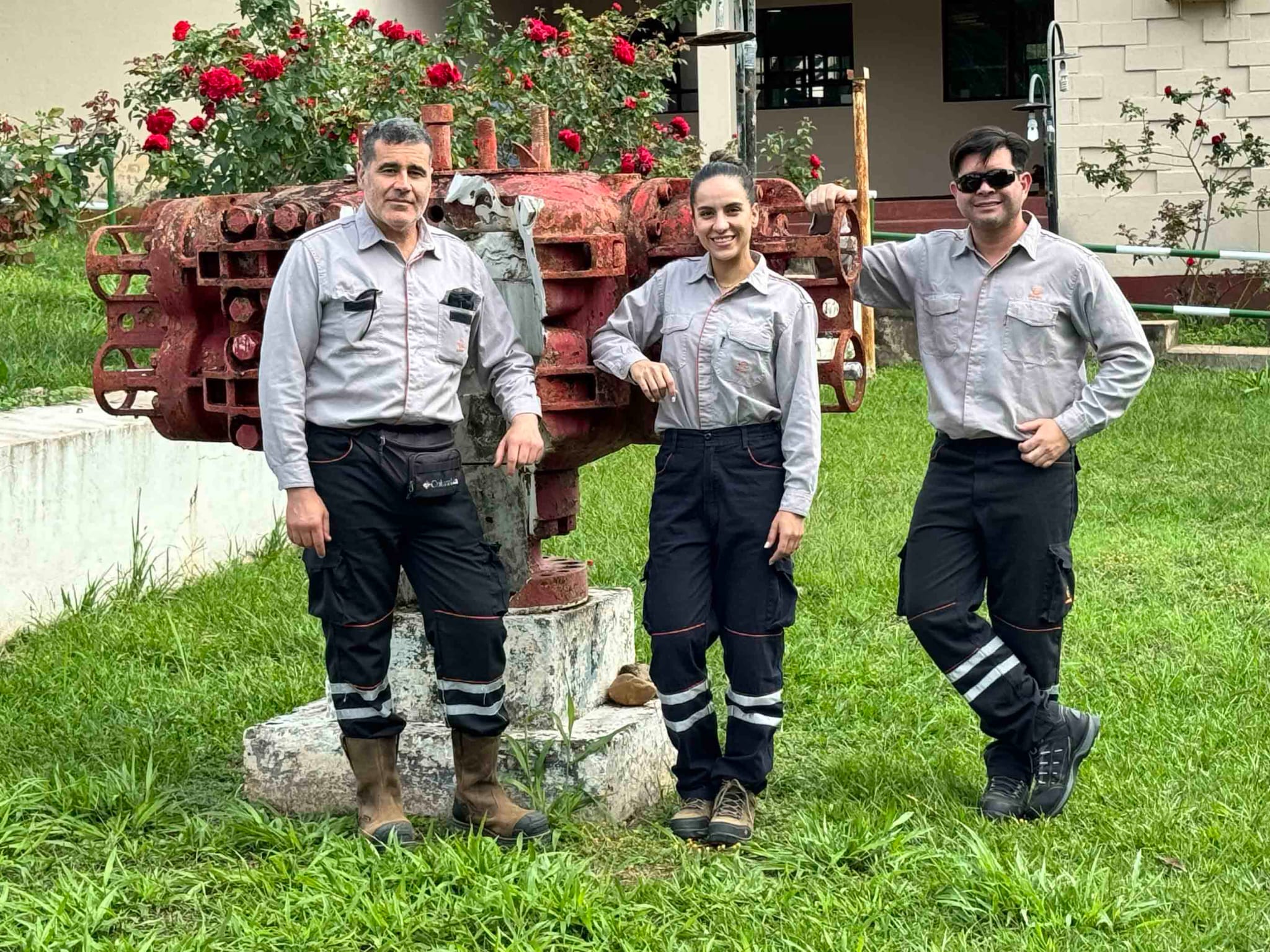 José María con dos compañeros